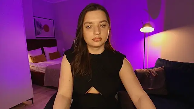 Show modela kirastorm_ na web-kameri