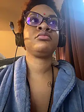 nickytheehawtie: онлайн-секс-чат