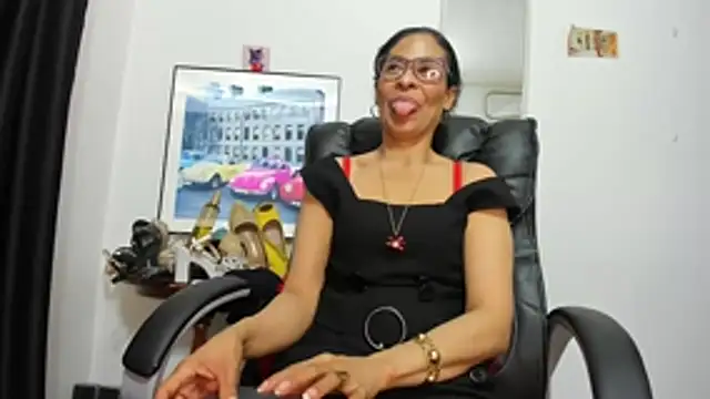 Show modela Aries_Mature na web-kameri