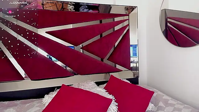 แชท XXX สดของ FaloonRoussel