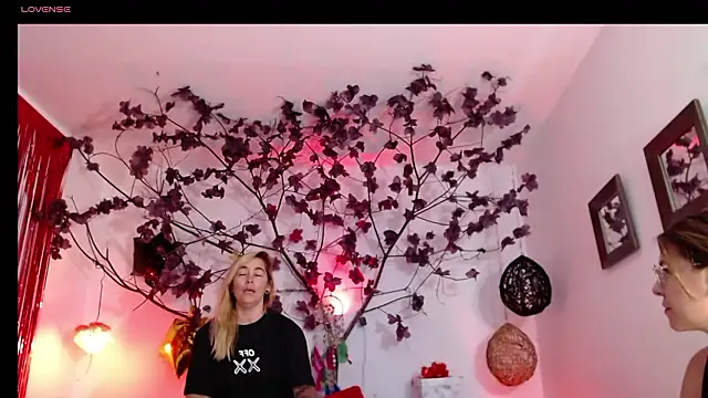 แชท XXX สดของ Sara_Valkyri