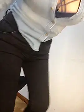 tata_sanz_ 即時 XXX 聊天