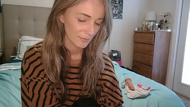 Heyitsmee33 现场XXX聊天