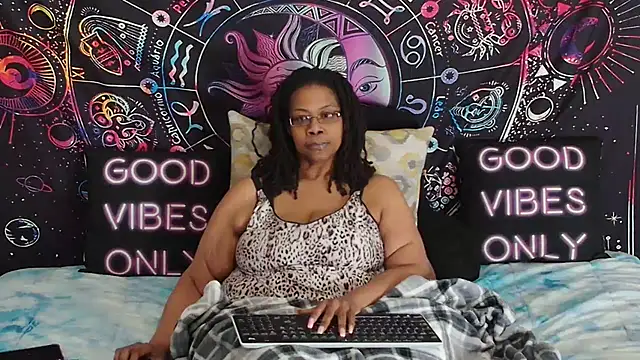 RENAESPLEASUREPALACE's Webcam Show