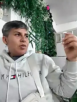 XXX chat uživo modela Yessi_rousse