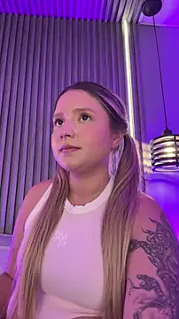 Chat XXX ao vivo de MiaPetit_