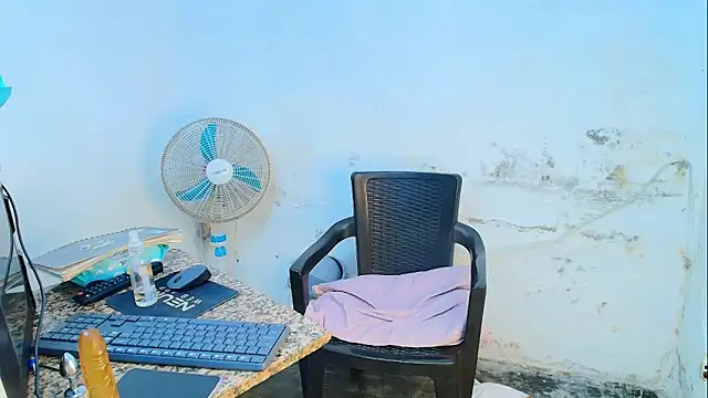 Oh_Tique Chat XXX in diretta