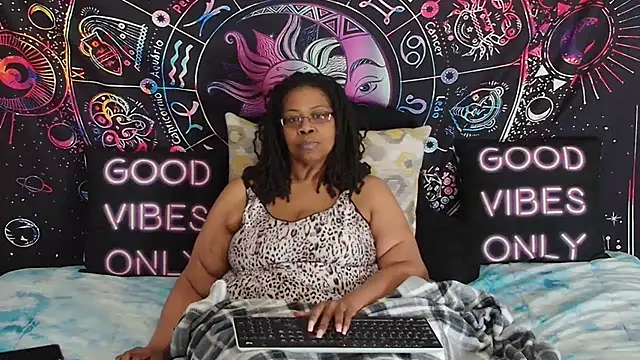 RENAESPLEASUREPALACE live XXX chat