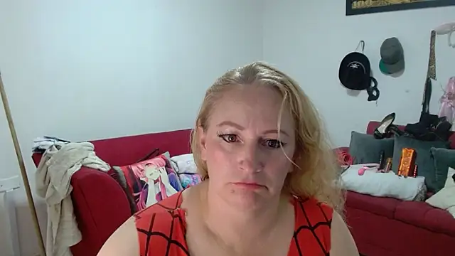 emperabigbootybigass Adlı Modelin Canlı XXX Sohbeti