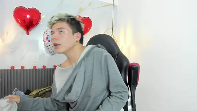 AndyFame1 Adlı Modelin Canlı XXX Sohbeti