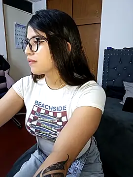 asumi_18 Chat XXX in diretta