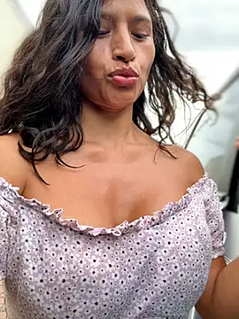 sexi_noemiのライブXXXチャット