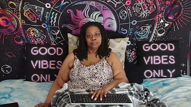 RENAESPLEASUREPALACE – Naživo XXX chat