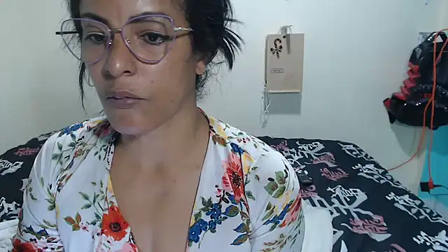 Chat +18 de kateleyagrey ao vivo