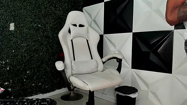 ManSantのライブXXXチャット