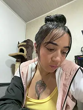 EmmyEvans1n Live XXX chat