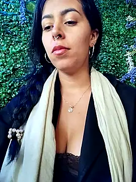 แชท XXX สดของ Luianna