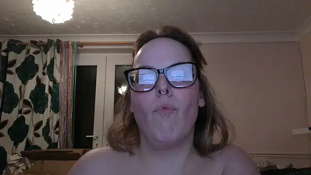 Pokazy przed kamerką – justbetweenus2