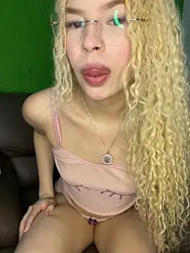 Show de loirinha_atrevida na webcam