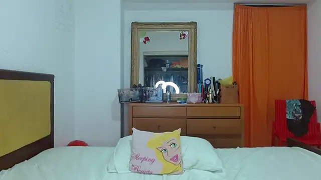 Nova-Satela Live XXX-Chat