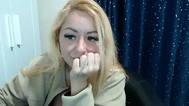 Chat +18 de _karolynesyera_ ao vivo