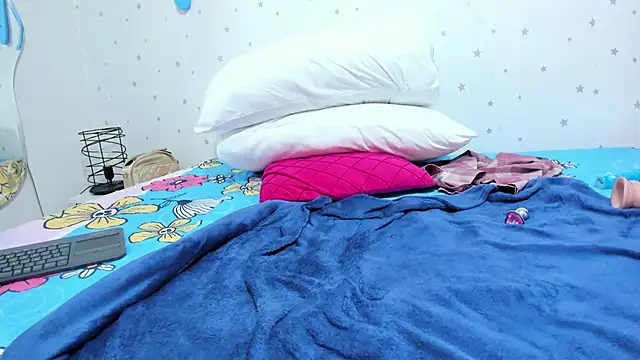 AnnieBlakke Adlı Modelin Canlı XXX Sohbeti