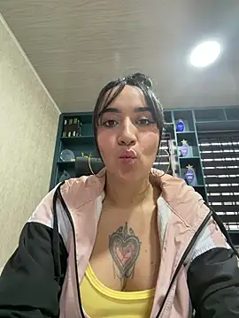 دردشة EmmyEvans1 الجنسية المباشرة