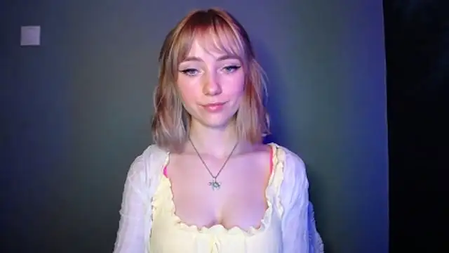 LuciaYoung Chat XXX in diretta