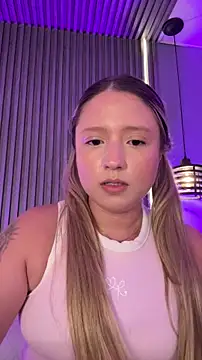 Chat XXX Live MiaPetit_