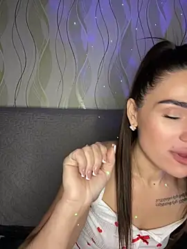 XXX chat uživo modela MonikaSi