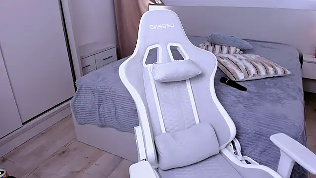 XXX chat uživo modela miny_rony