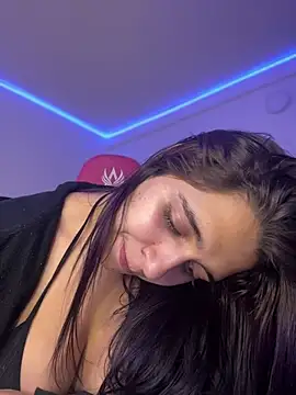 XXX chat uživo modela Alice777_