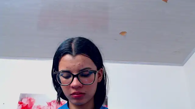 pinky_f00x Chat XXX live