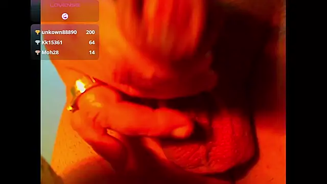 Chatroom XXX en direct de Bigcocksexyluisa