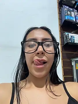 pregnant_sofii18 Adlı Modelin Canlı XXX Sohbeti