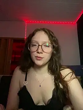 YoungLisaa18 webkamerás műsora