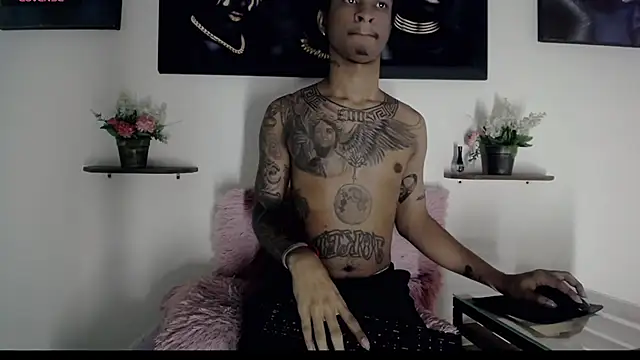 Czat XXX na żywo – Tatoo_Noah