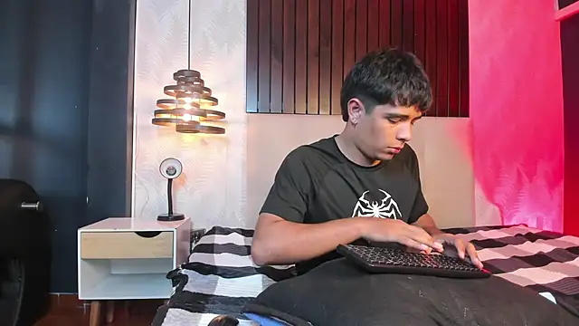 CuteButHarder: онлайн-секс-чат