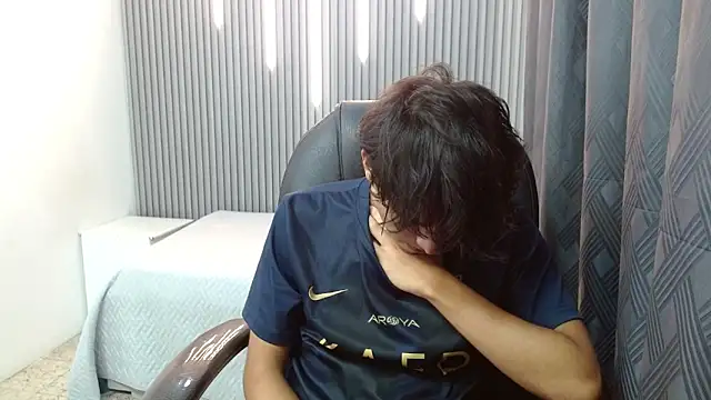 دردشة StiwenTwink الجنسية المباشرة