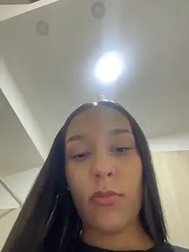 Brunettecollins05 Show in webcam