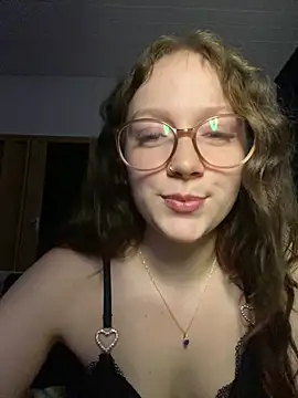 YoungLisaa18 Live XXX-chat