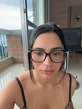 Show modela ValeriaTorress_ na web-kameri