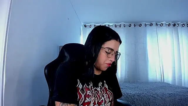 aliice_walker_ Adlı Modelin Canlı XXX Sohbeti