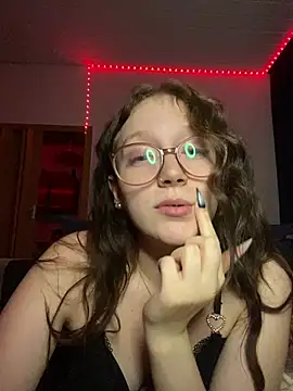 YoungLisaa18 Adlı Modelin Canlı XXX Sohbeti