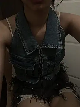 Chat +18 de HEENA-STRIP ao vivo