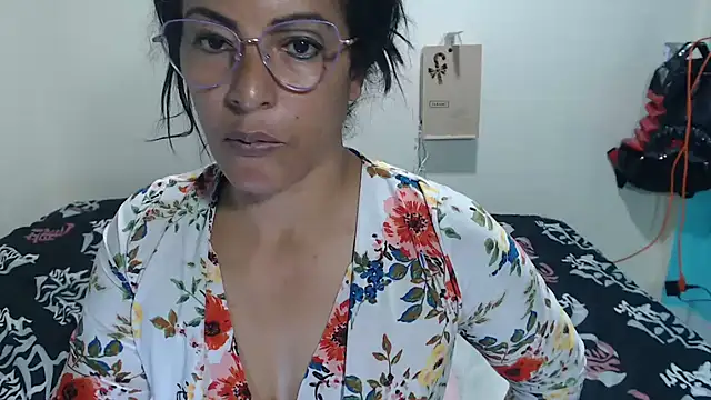 Chat +18 de kateleyagrey ao vivo