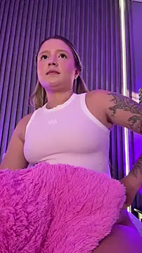 Chat XXX en directo de MiaPetit_