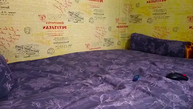 emi_less Adlı Modelin Canlı XXX Sohbeti