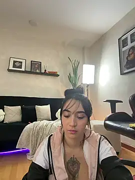 Онлайн чат XXX EmmyEvans1