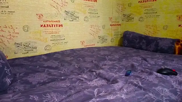 XXX chat uživo modela emi_less